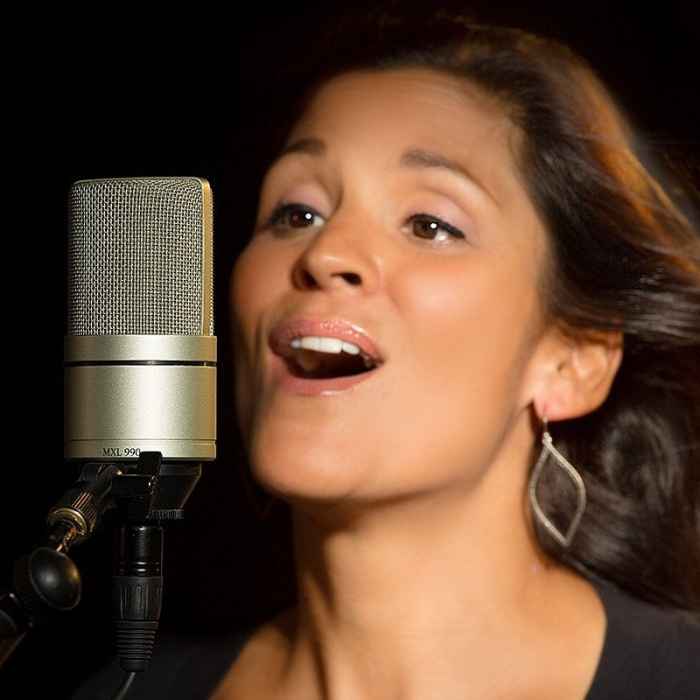 MXL Microphones 01 0013 990 Geniş Diyafram Condenser Vokal/Enstrüman Mikrofonu | Şampanya Rengi Gövde Efsanevi Başlangıç Mikrofonu